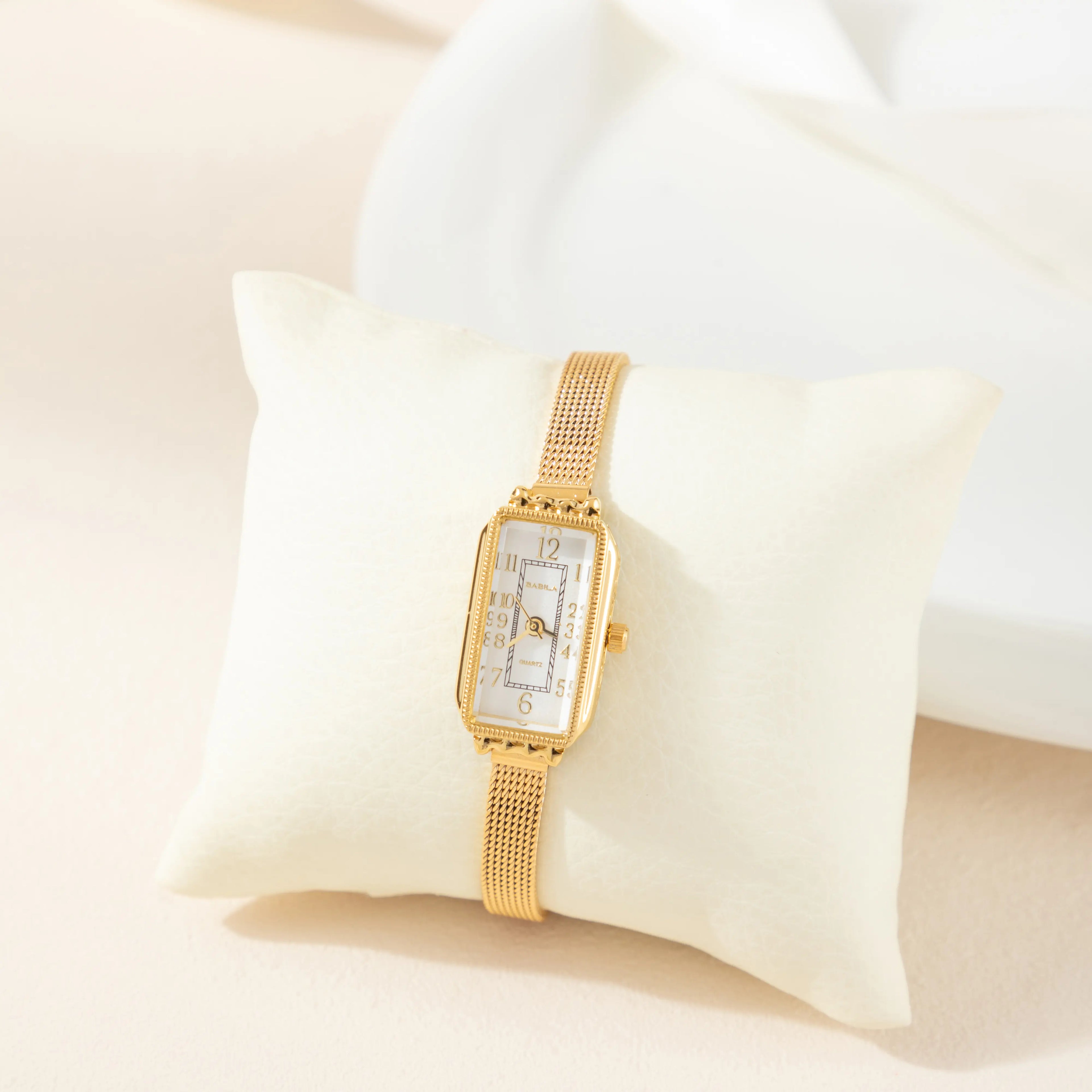Teresa – Orologio in oro con quadrante rettangolare.