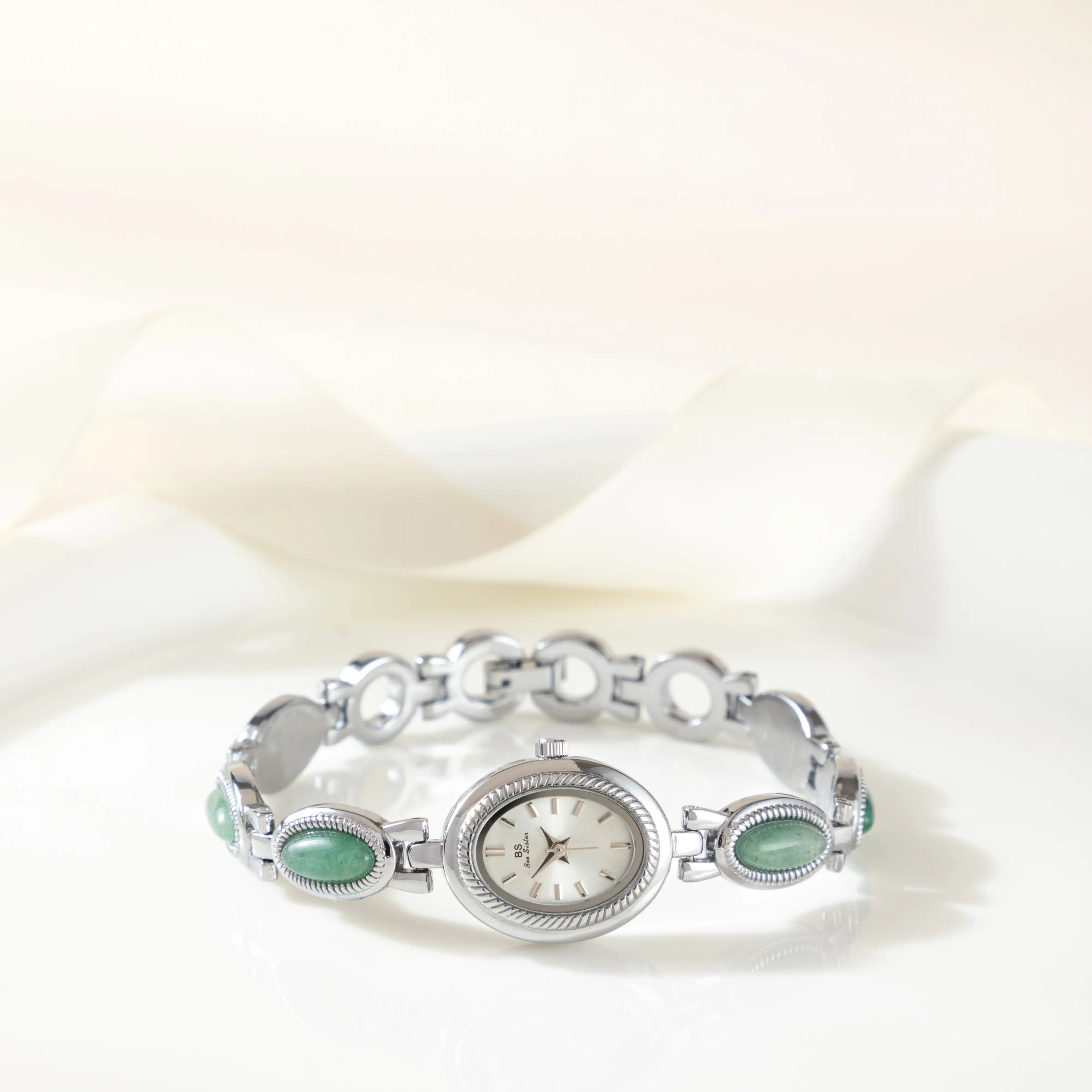 Klára – Orologio d’oro con quadrante allungato.