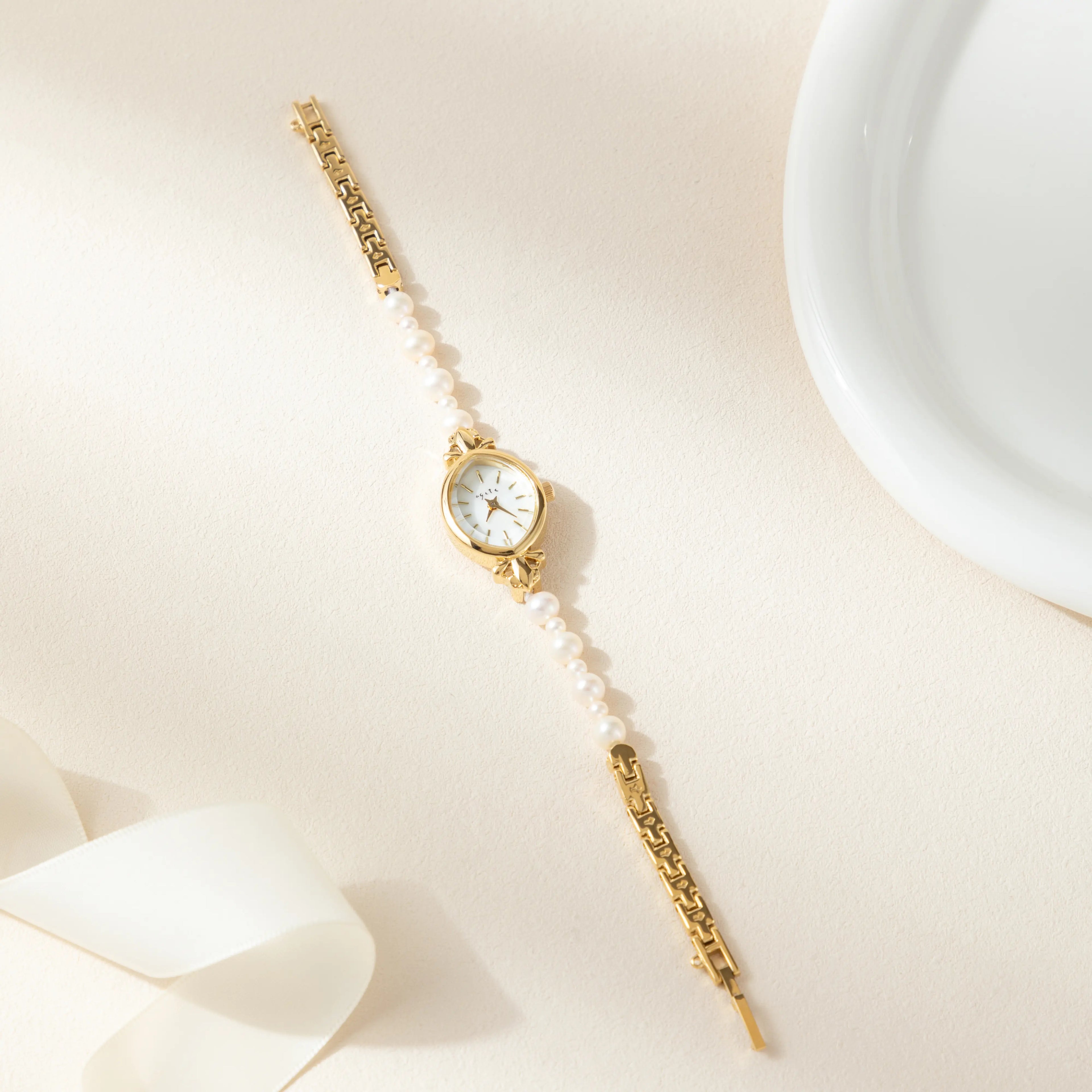 Aurelie – Orologio da donna in oro con quadrante a goccia.