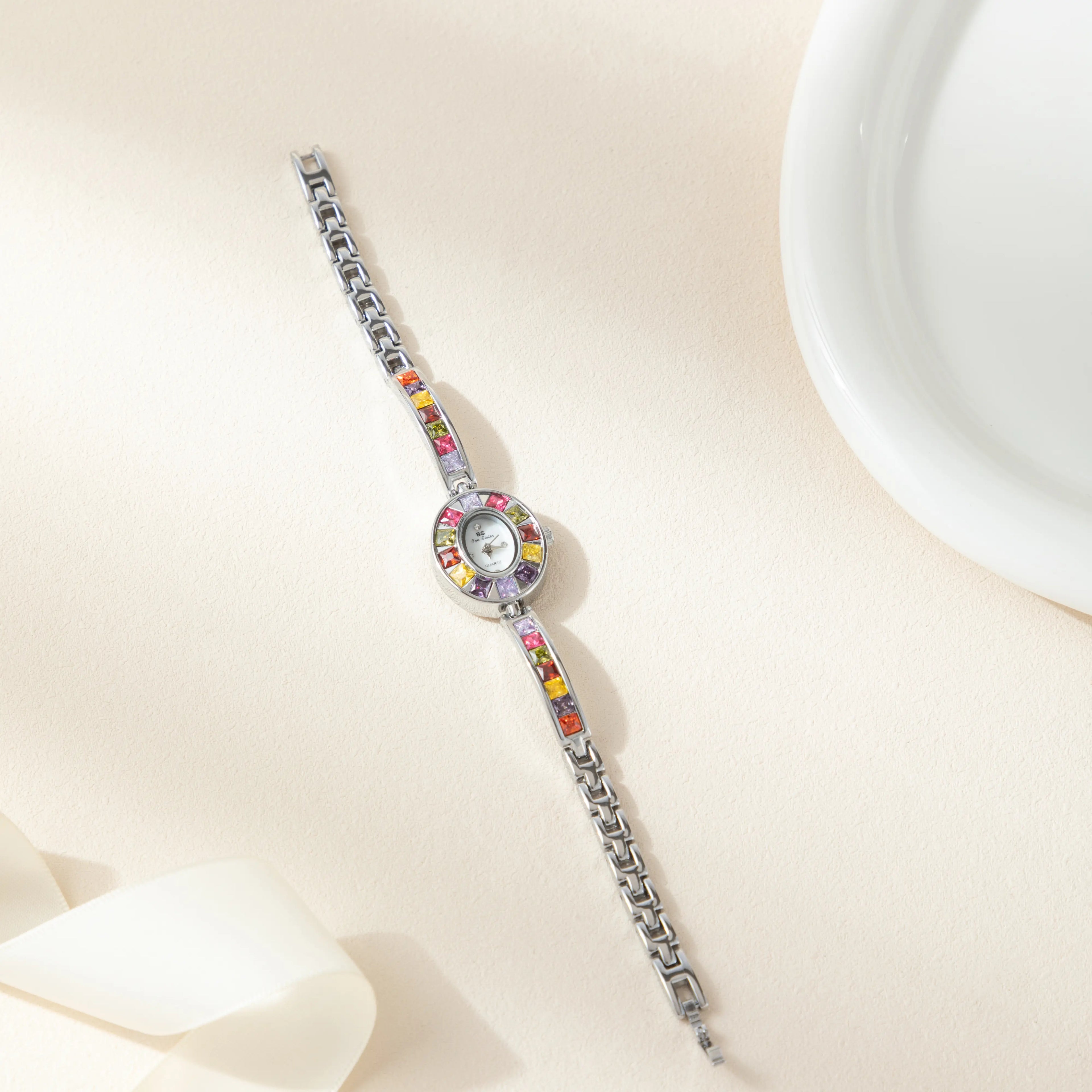 Amélie – Orologio in oro con montatura in cristallo.