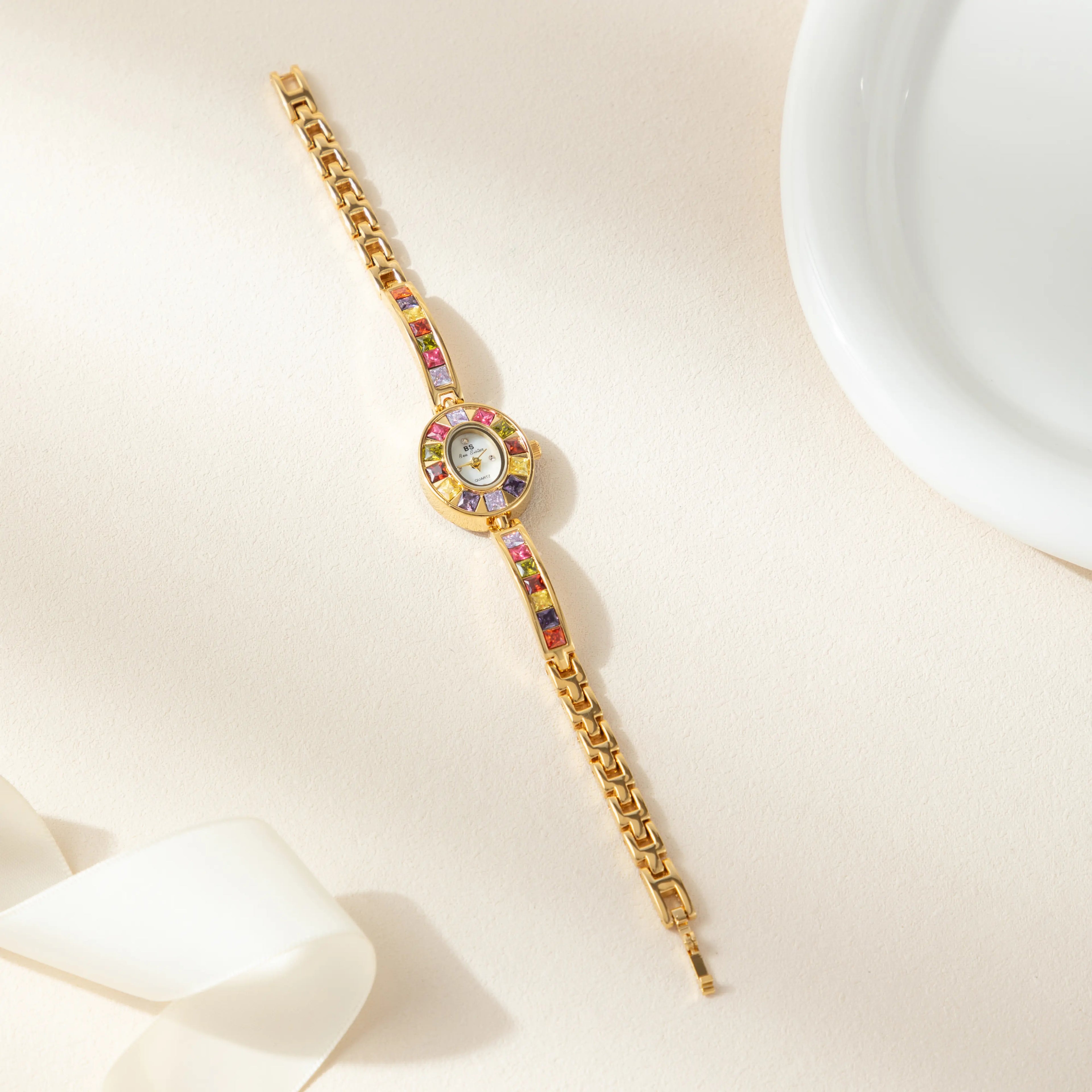 Amélie – Orologio in oro con montatura in cristallo.