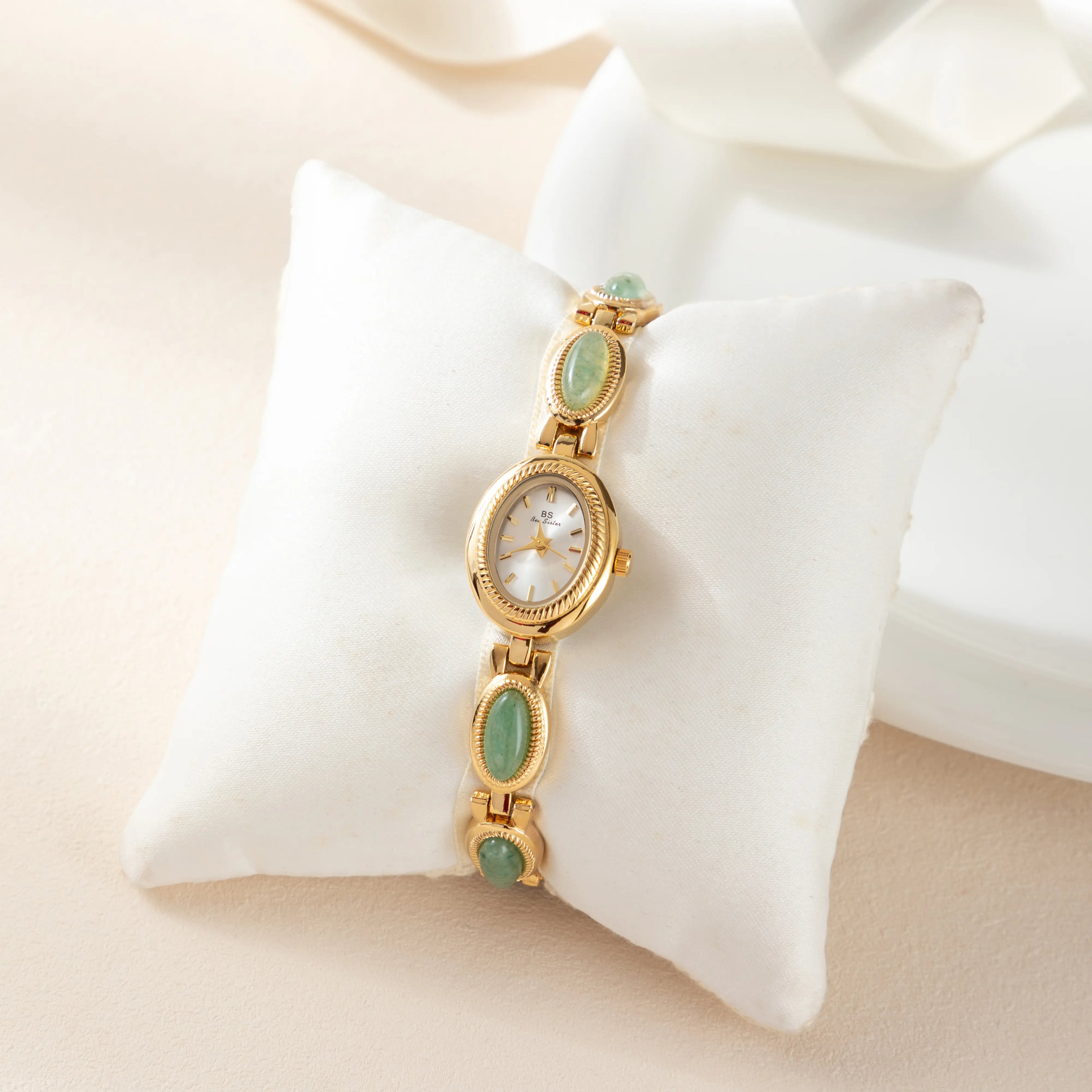 Klára – Orologio d’oro con quadrante allungato.